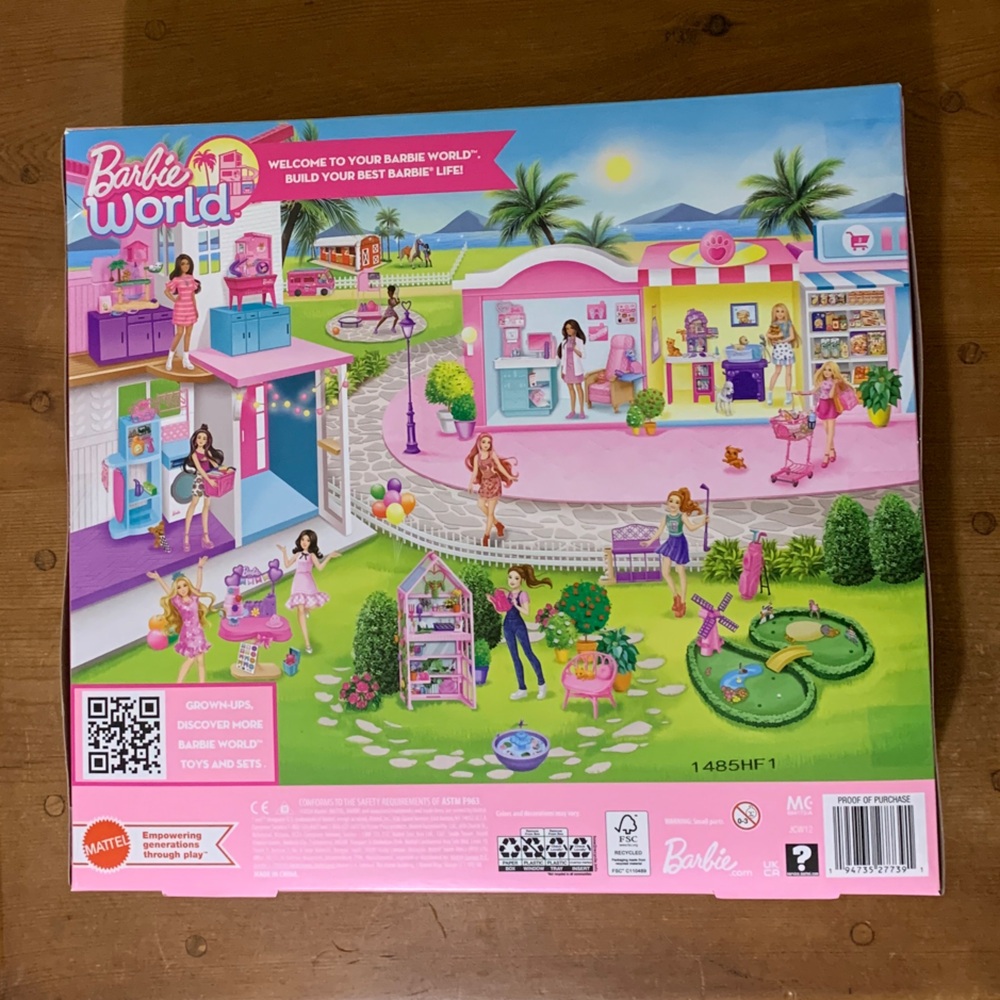 Barbie World Pink Backyard Garden Flowers Bench Pots Fish Pond - Picture 5 of 6